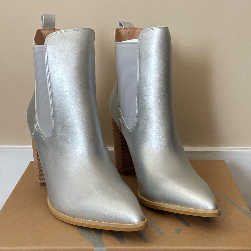 MIRACLE MILES Women’s Esmee Heel Booties- Silver